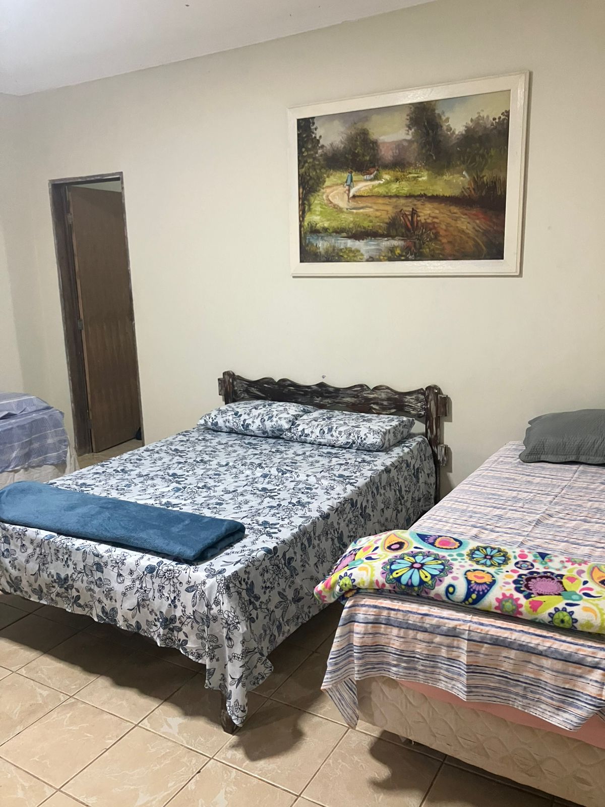 Quarto 1 — cama de casal e solteiro